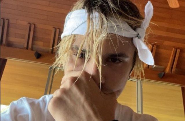 Romeo Beckham, noua imagine a casei de modă Yves Saint Laurent