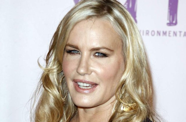 Daryl Hannah se dezbraca pe marele ecran la 50 de ani