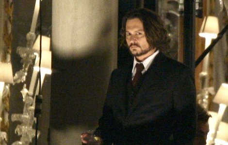  Video  Johnny Depp canta la chitara pentru sinistratii din Haiti