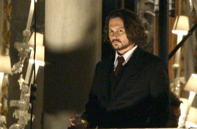 [VIDEO] Johnny Depp canta la chitara pentru sinistratii din Haiti