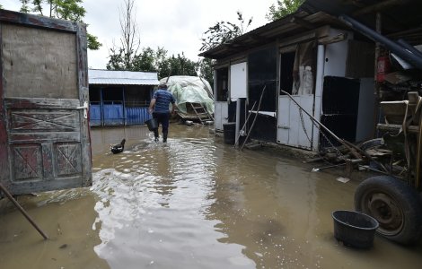 Cod portocaliu de ploi abundente în 12 județe și Cod galben în alte 16 județe și în Capitală