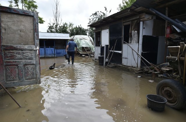 Cod portocaliu de ploi abundente în 12 județe și Cod galben în alte 16 județe și în Capitală