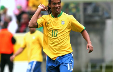 VIDEO Fostul fotbalist Ronaldinho s-a lansat în lumea muzicii