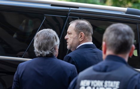 Un fost producător de film condamnat la 23 de ani de carceră pentru agresiuni sexuale va fi transferat într-o altă închisoare