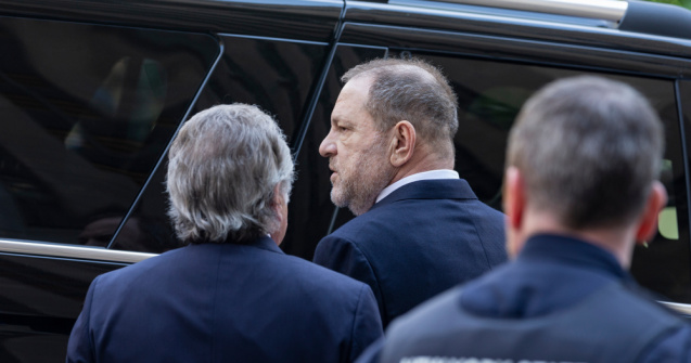 Un fost producător de film condamnat la 23 de ani de carceră pentru agresiuni sexuale va fi transferat într-o altă închisoare