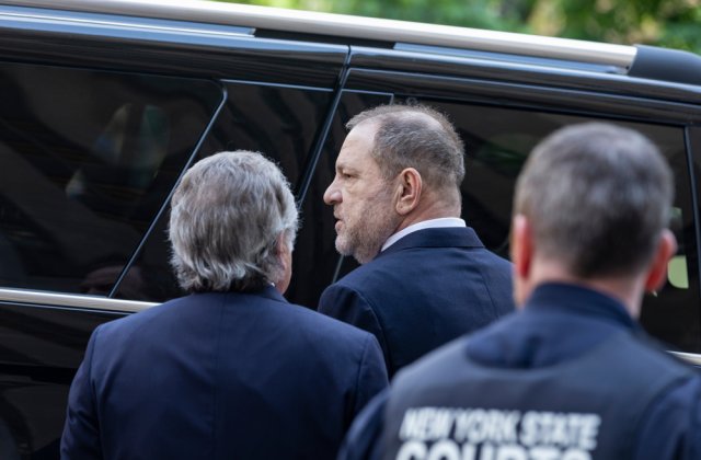 Un fost producător de film condamnat la 23 de ani de carceră pentru agresiuni sexuale va fi transferat într-o altă închisoare