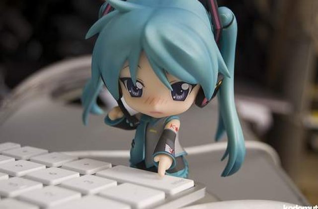 Dependenta de Internet trece la boli mintale