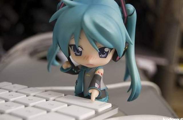 Dependenta de Internet trece la boli mintale