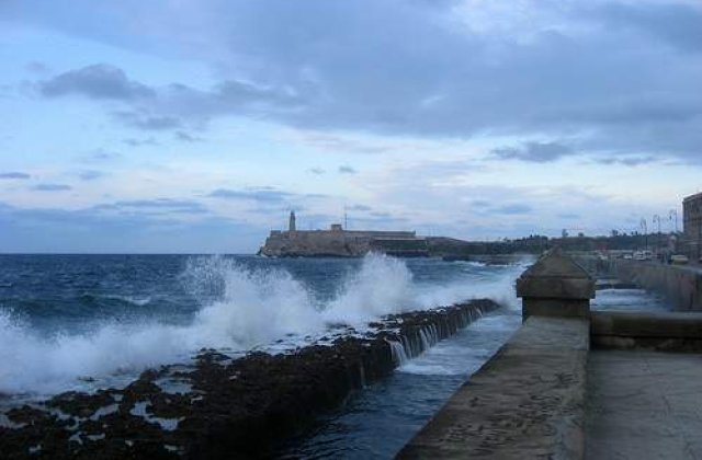 Havana, inundata de valuri gigantice