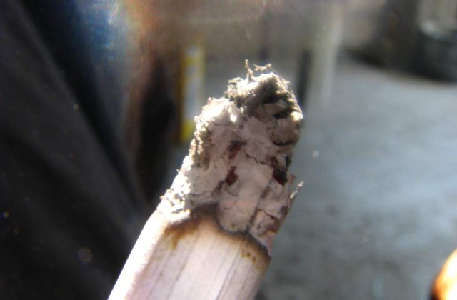 Roman arestat pentru agresarea unei femei care i-a cerut sa nu mai fumeze