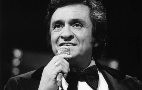 Johnny Cash revine in topuri "din mormant"