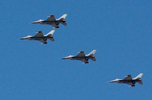 Turcia trimite avioane de lupta la frontiera cu Siria