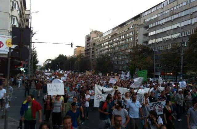 Mii de oameni iesiti in strada: Manifestatiile pentru Rosia Montana continua