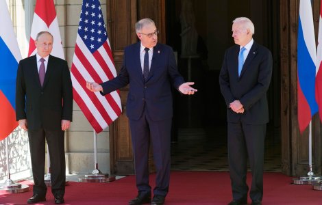 Biden i-a făcut cadou lui Putin o pereche de ochelari de soare stil aviator