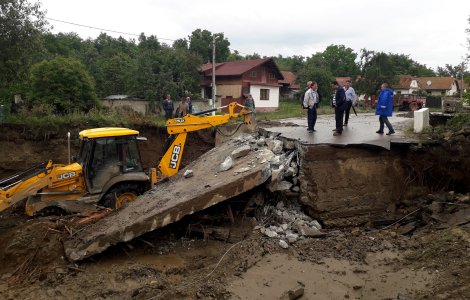 Cod portocaliu de ploi abundente în 12 județe până sâmbătă seară; Cod galben în alte 24 de județe