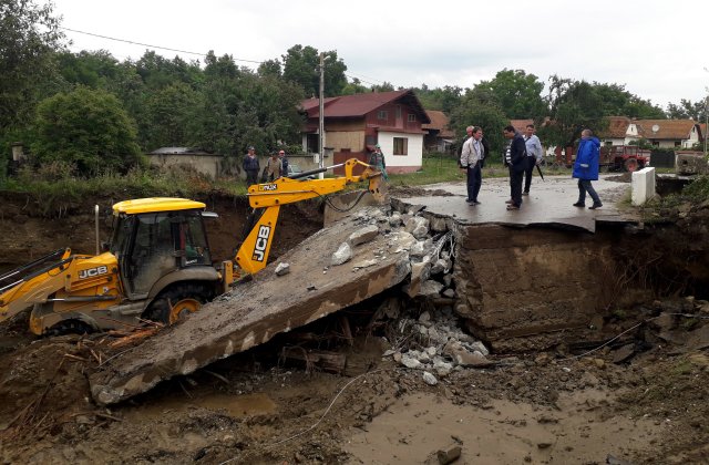 Cod portocaliu de ploi abundente în 12 județe până sâmbătă seară; Cod galben în alte 24 de județe