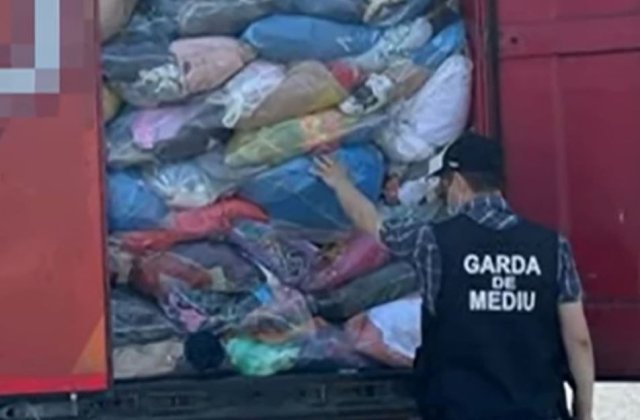VIDEO Rom&acirc;nia, groapa de gunoi a Europei. Opt automarfare cu deșeuri au fost oprite să intre &icirc;n țară la Nădlac II