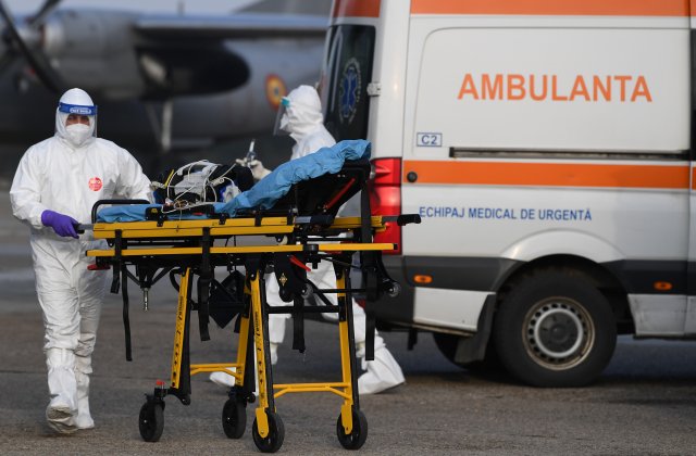 Pacient care a luat timp de un an paracetamol și algocalmin pentru a preveni infecția cu SARS-CoV-2, în stare gravă