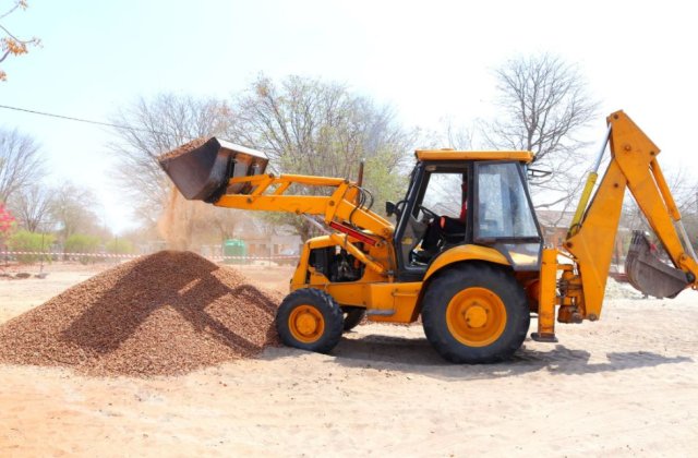 Buldozer versus buldoexcavator: care sunt diferențele?