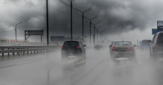 Alunecări de teren în urma ploilor abundente! Trafic oprit pe DN 22