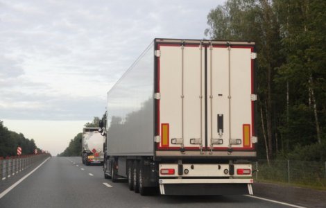 Șase TIR-uri cu peste 100.000 de kilograme de deșeuri au fost oprite la graniță
