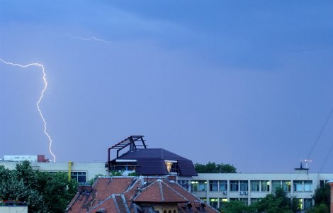 ANM: Averse și descărcări electrice în cea mai mare parte a țării