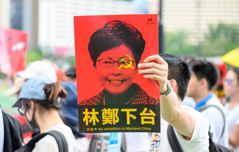 Presa nu trebuie să „submineze” guvernul, atenționează șefa executivului din Hong Kong