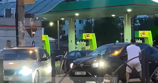 VIDEO. Bătaie cu crosa în trafic, în București. Imagini care vă pot afecta emoțional