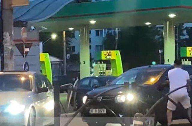 VIDEO. Bătaie cu crosa în trafic, în București. Imagini care vă pot afecta emoțional