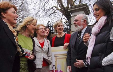 Cadou de 8 Martie: Cofetarie in tramvai si sport extrem pe patru roti