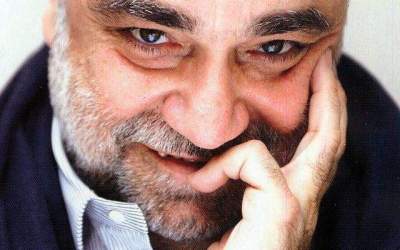 Demis Roussos revine la...