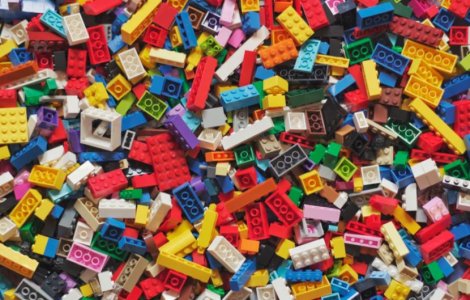 Noutăți de la LEGO: Un Lambo în mărime naturală și primul set LGBTQ+ din istoria companiei