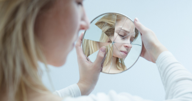  Top  Neîncredere în sine:8 semne care persistă la o persoană cu stima de sine scăzută