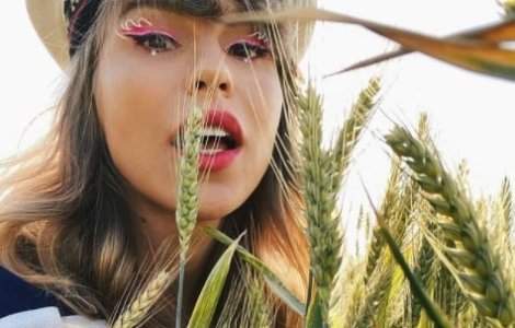 Corina Bud, într-o nouă relație? Detaliul care ar fi dat-o de gol pe artistă