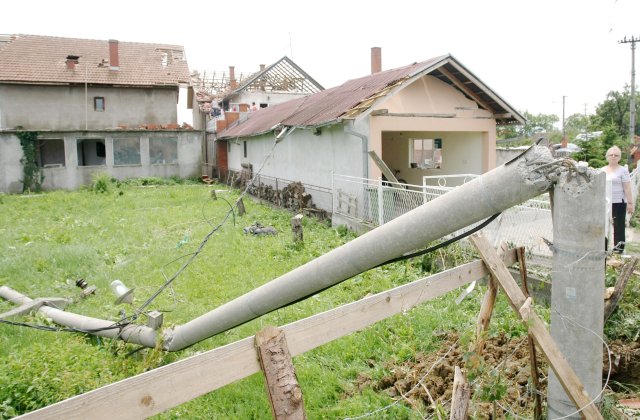 Cod portocaliu de grindină și vijelii &icirc;n 32 de județe p&acirc;nă duminică dimineață