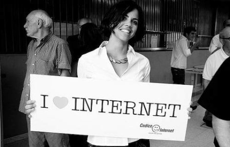 Accesul la internet, drept fundamental al omului?