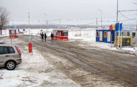 Patru politisti de frontiera, cercetati pentru luare de mita