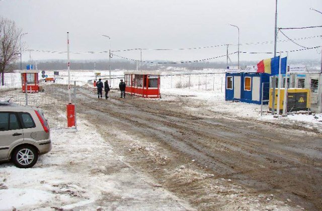 Patru politisti de frontiera, cercetati pentru luare de mita