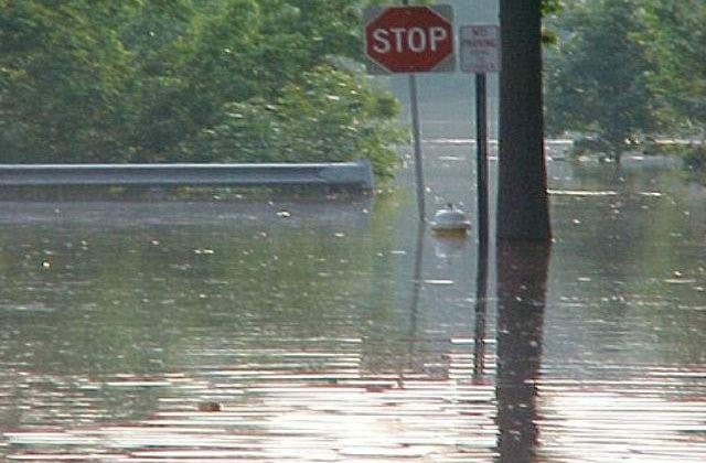 Inundatii in Colorado: Cel putin trei morti si sute de persoane evacuat
