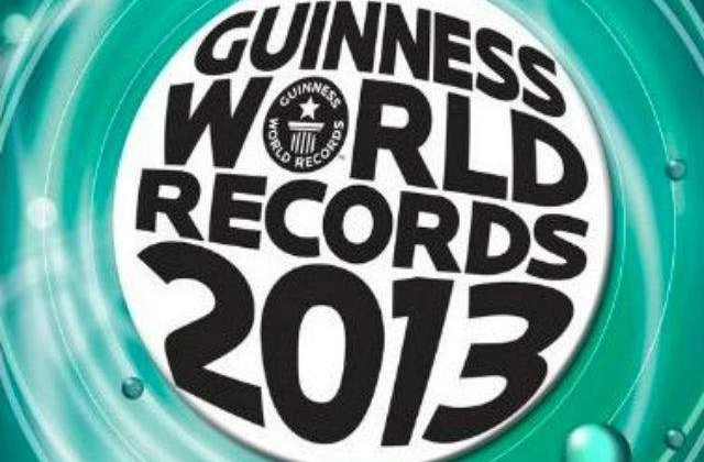Recordurile Guinness 2013: O capra pe un skateboard si 100 m alergare pe tocuri
