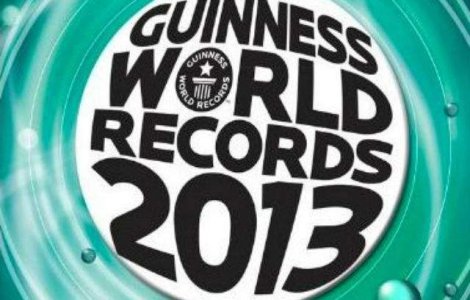 Recordurile Guinness 2013: O capra pe un skateboard