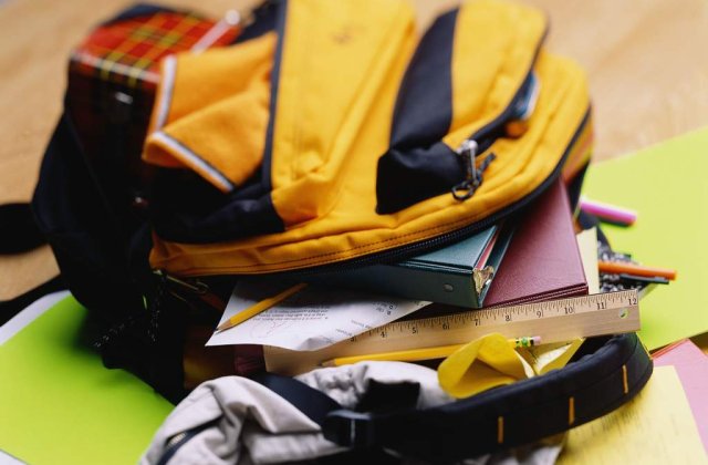 De luni, elevii bucuresteni vor putea fi perchezitionati la intrarea in scoala