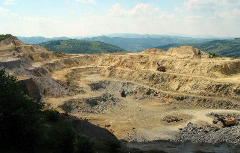 Minerii blocati in subteran la Rosia Montana continua protestul