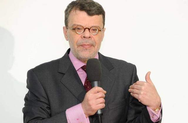 Ministrul Culturii, atacat cu rosii la Cluj