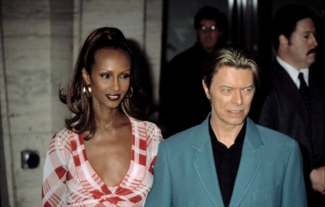 Un tablou pictat de David Bowie a fost vândut la licitație cu 108.120 de dolari