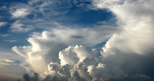 Prognoză specială pentru București: Averse însoțite de descărcări electrice