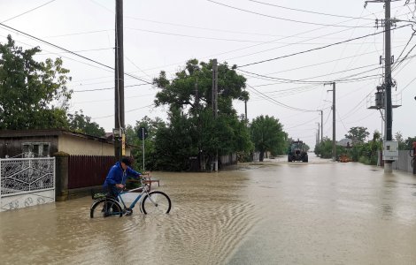 Cod portocaliu de inundații pentru râuri din 8 județe; Cod galben pentru râuri din 30 de județe