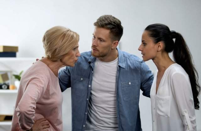 4 semne că partenerul tău este un "mama's boy"