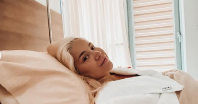 Alina Ceușan și-a pus silicoane! Vedeta a postat primele imagini de pe patul de spital