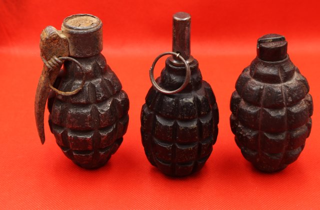 Ladă cu grenade, identificată &icirc;ntr-un colegiu din Capitală. Pirotehniștii au intervenit de urgență